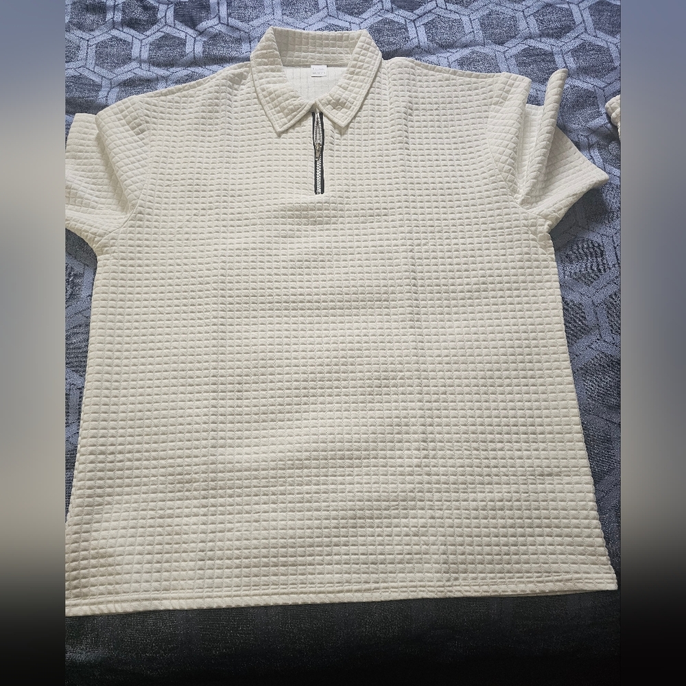 Men's Brand New White Textured Polo Shirt & shorts Set.  Runs Small